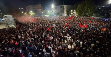 Nga e premtja protesta në qytete të Kosovës: Organizatorët njoftojnë mobilizim në mbështetje të krerëve të UÇK-së